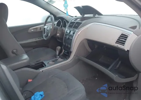 2010 Chevrolet Traverse Ls z USA, uszkodzony, nr VIN 1GNLVEED2AS109970